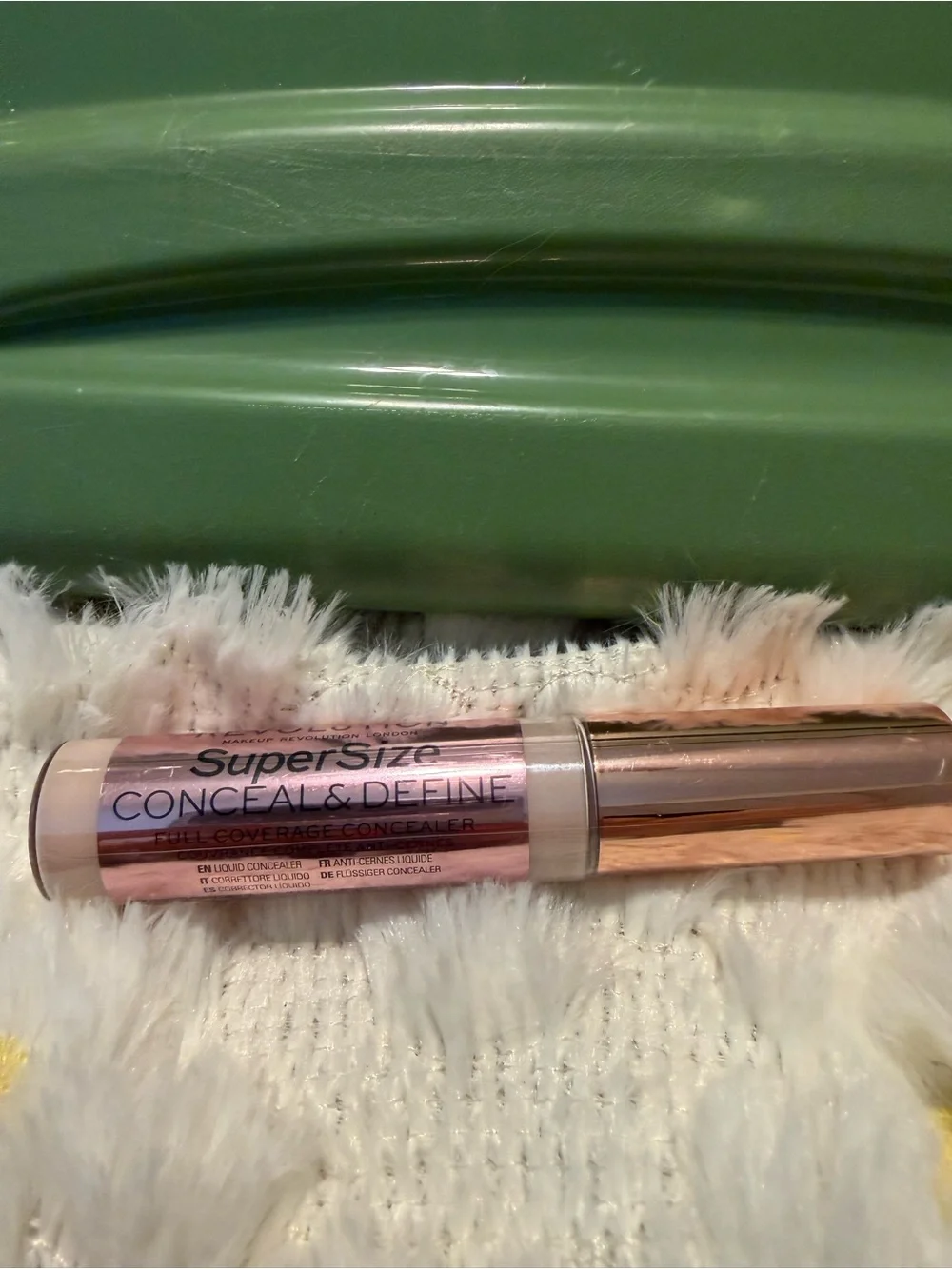 Revolution Conceal & Define Full Coverage Concealer - Rose Gold & Light Pink